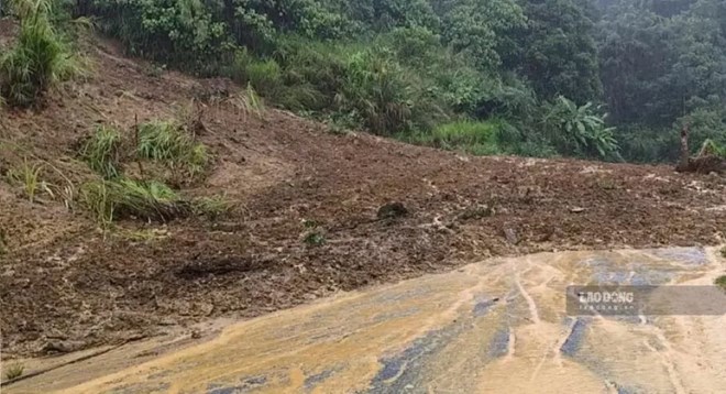 Mưa lớn gây sạt lở, chia cắt nhiều tuyến đường miền núi Thanh Hóa