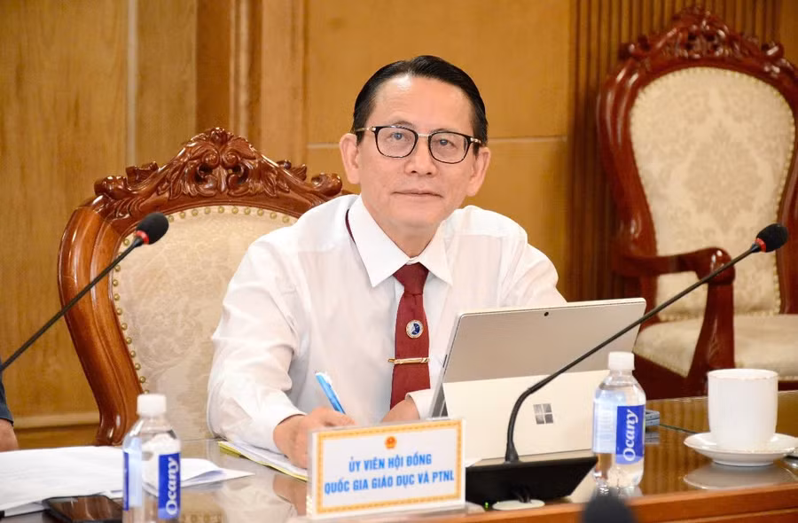 GS.TSKH.BS Dương Quý Sỹ. thoi-diem-cho-buoc-chuyen-tang-toc-2.jpg