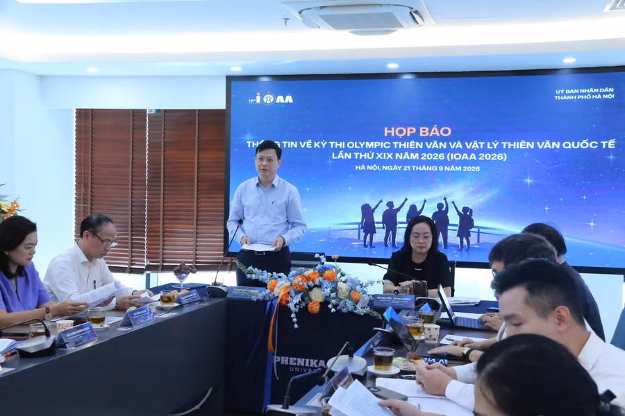 Đại diện Sở GD&ĐT Hà Nội trao đổi thông tin về IOAA năm 2026. hanoi.jpg