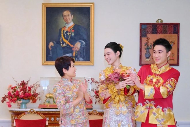 Hề Mộng Dao được mẹ chồng tỉ phú tặng quà cưới 22 chiếc vòng vàng long phụng