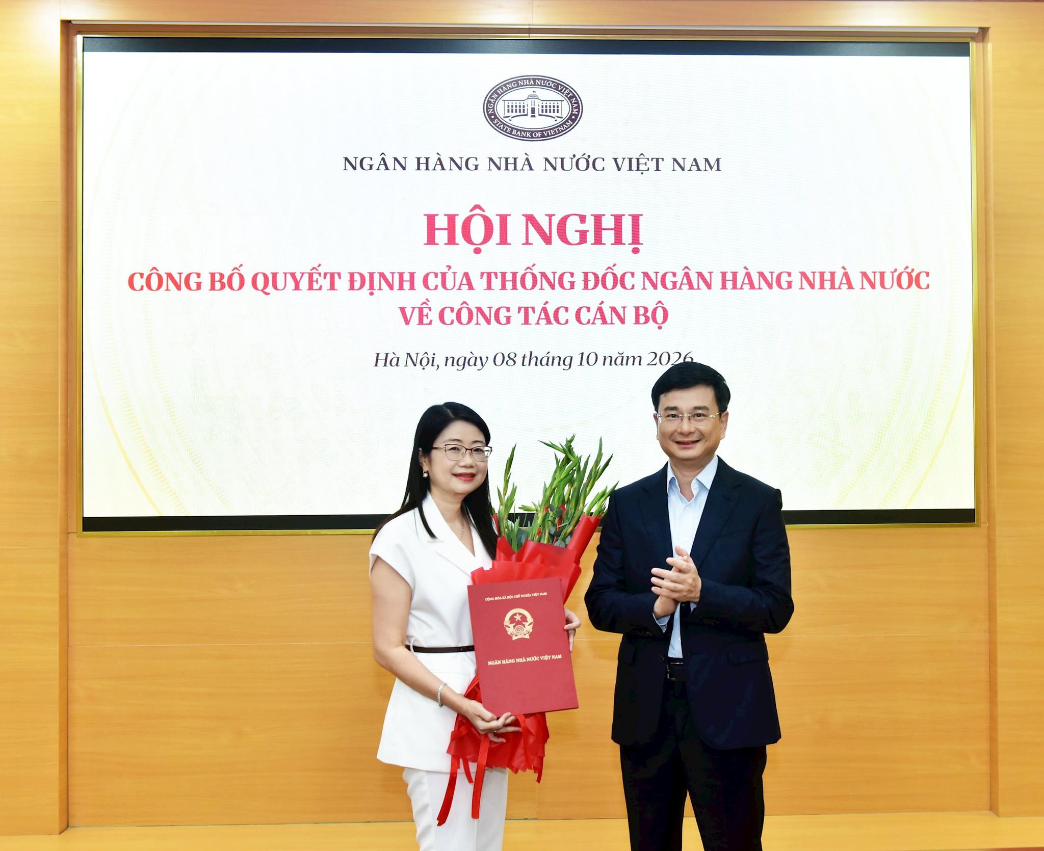 ptd-pham-thanh-ha-trao-hoa-va-quyet-dinh.jpg