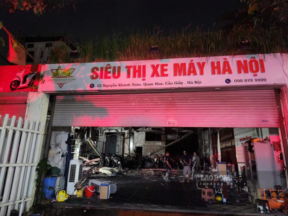 Một số hình ảnh tại hiện trường vụ cháy trên đường Nguyễn Khánh Toàn, Hà Nội. Ảnh: Minh Hạnh