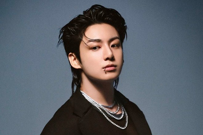 Jungkook (BTS) dẫn đầu doanh số album solo K-pop với “GOLDEN”