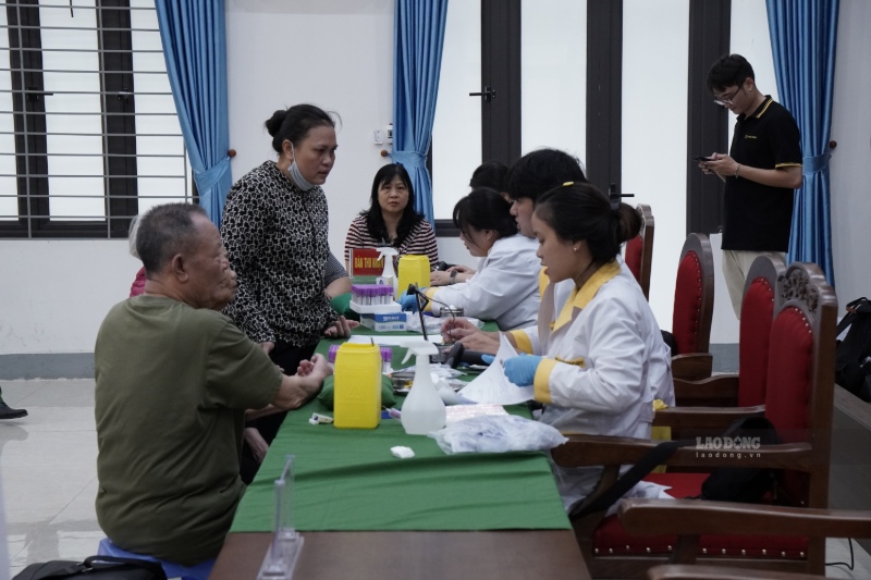 Công tác thu nhận mẫu ADN được triển khai nhằm phục vụ xác định danh tính các liệt sĩ chưa rõ thông tin. Ảnh: Đinh Đại