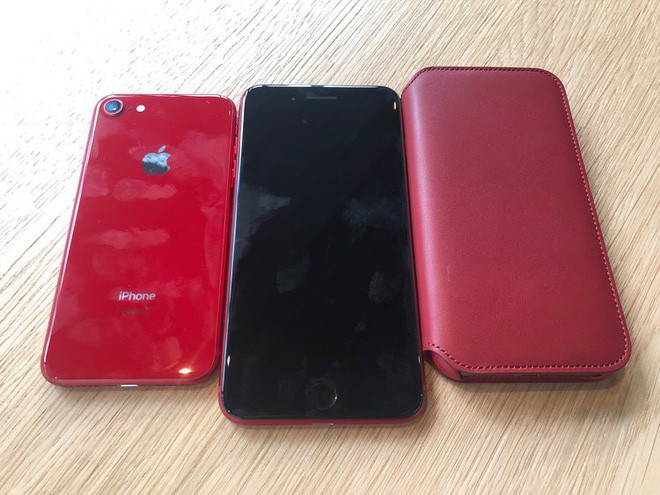 Cận cảnh iPhone 8 và iPhone 8 Plus (PRODUCT)RED, đẹp xuất sắc nhưng vẫn có một nhược điểm lớn - Ảnh 7.